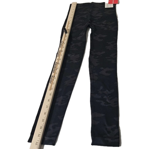 NEW Spanx Small Petite Black Camo Leggings Pants Shapewear LAURA of PEMBROKE - Picture 4 of 9